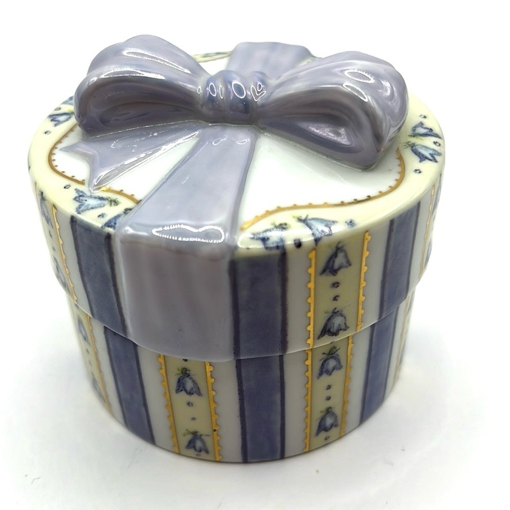 Music Box A Mothers Love Cherish Trinket Box Lavender Gold Vintage 1999